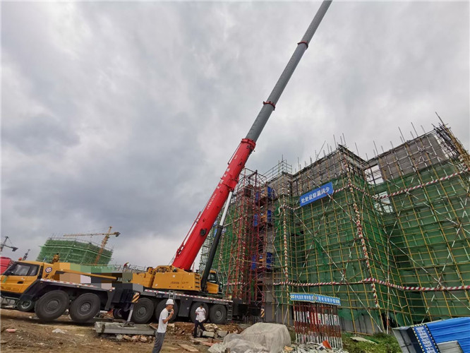 平湖市吊车租赁需要注意事项
