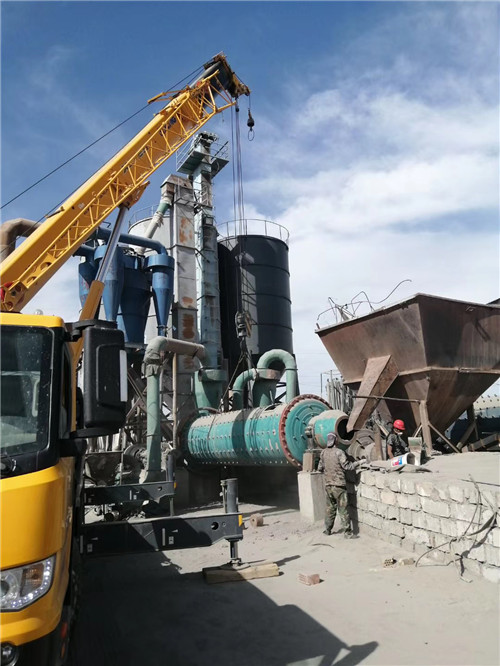 平湖市设备搬运等各类工程项目中，吊车起着关键作用