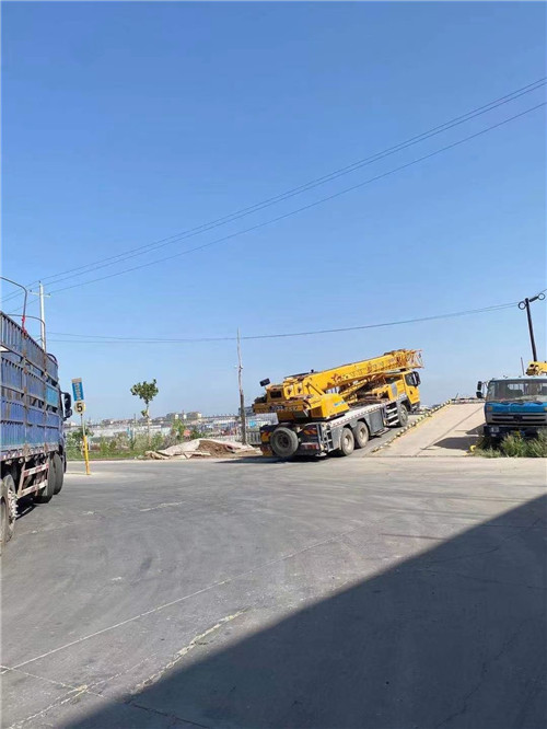 平湖市25吨吊车的租赁价格大概是多少？