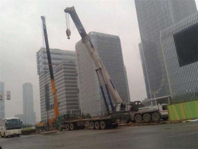 平湖市25吨吊车能吊多重设备？