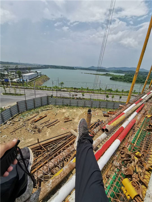 平湖市作业中发生设备损坏或人员意外，责任怎么划分？