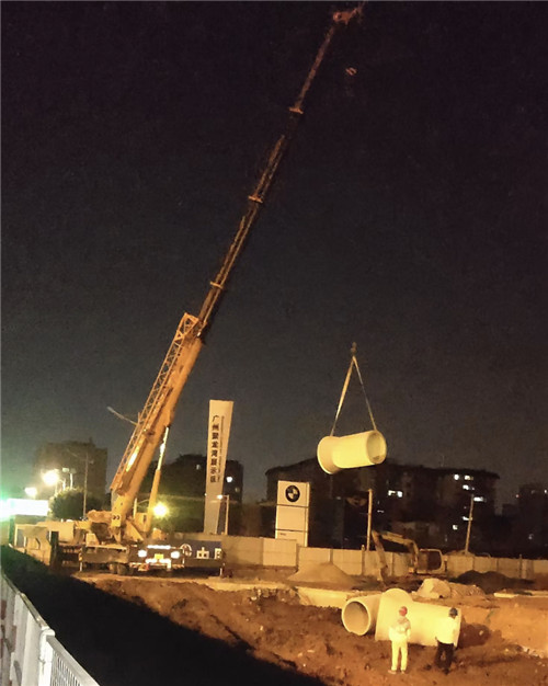 平湖市“弯臂矫正”—— 吊车的 “形变补偿” 技术