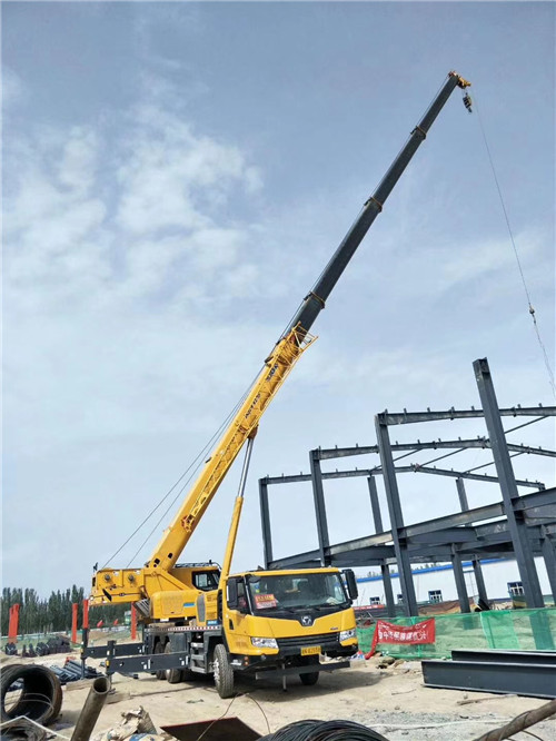 平湖市超高层建筑钢结构吊装案例